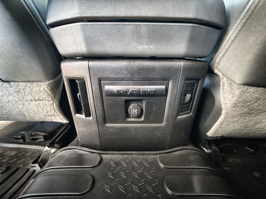 2017 RAM 1500 Big Horn Crew Cab 4x4 5'7" Box