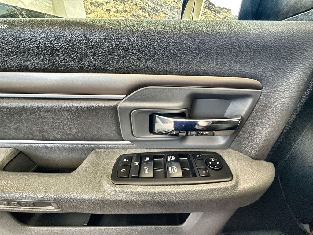 2017 RAM 1500 Big Horn Crew Cab 4x4 5'7" Box
