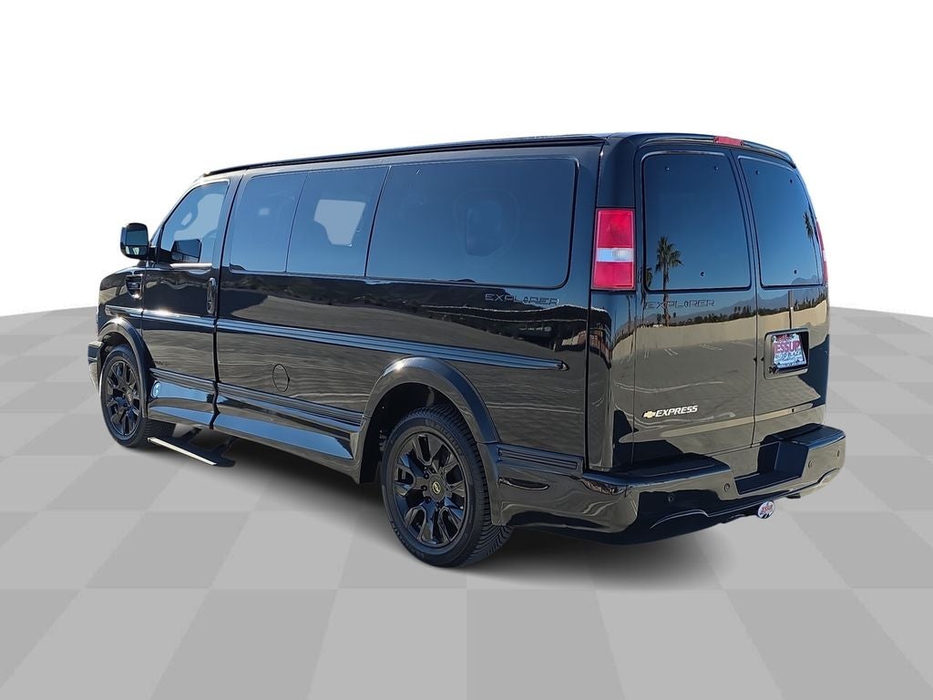2025 Chevrolet Express Cargo WT