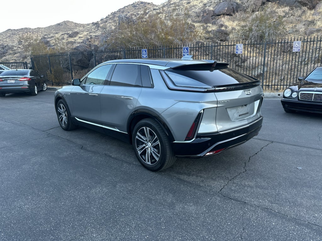 2024 Cadillac LYRIQ Luxury 2