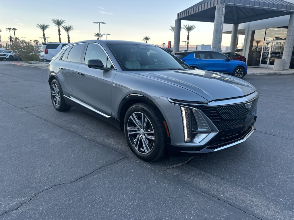 2024 Cadillac LYRIQ Luxury 2