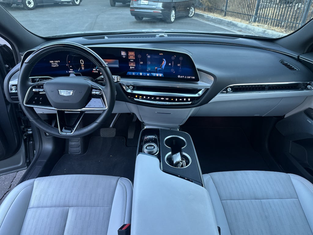 2024 Cadillac LYRIQ Luxury 2