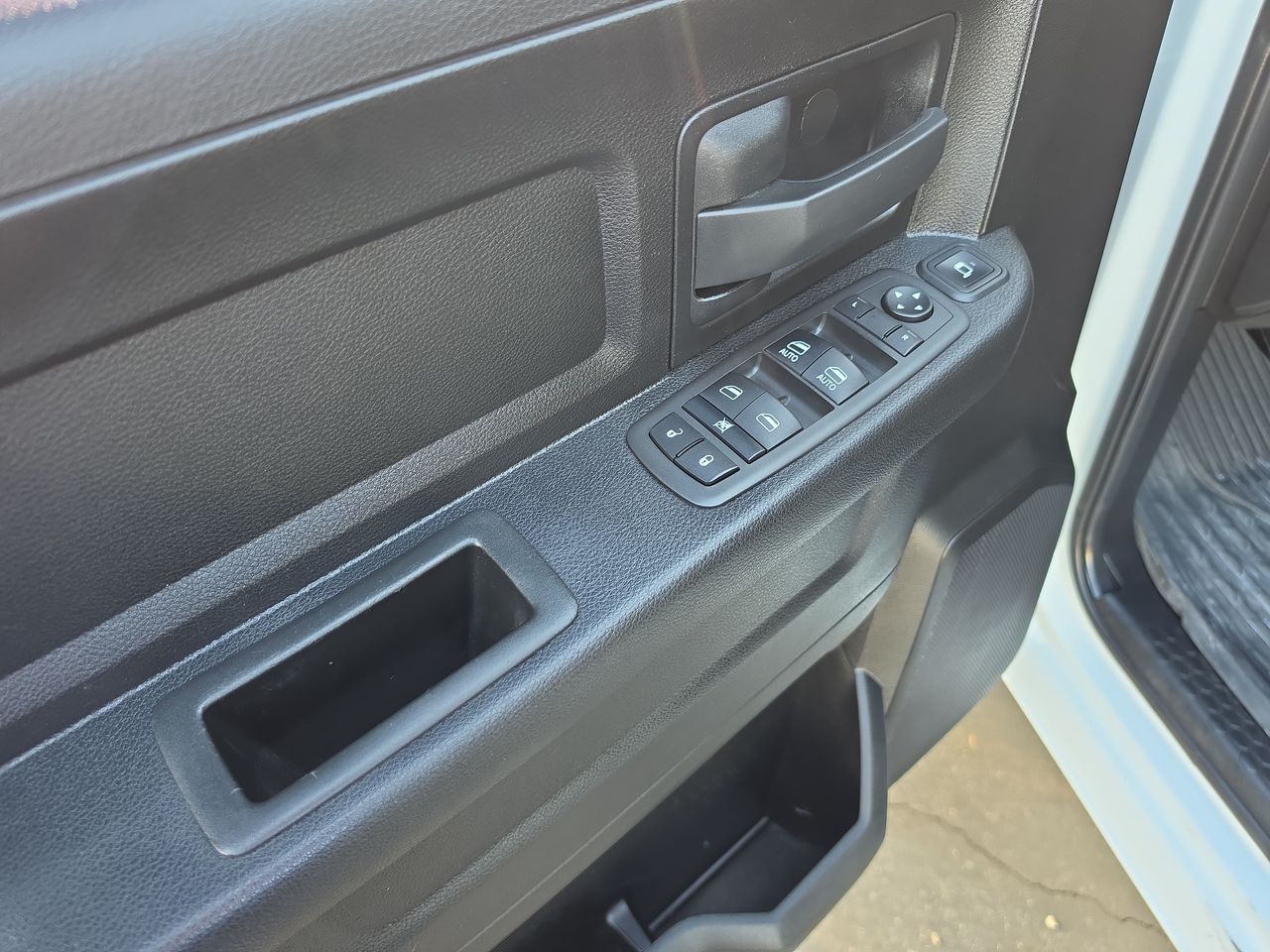 2024 RAM 3500 Tradesman Crew Cab 4x4 6'4" Box
